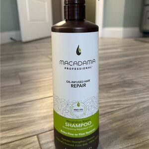 Macadamia professionals oil infused Weightless Repair Shampoo -NEW